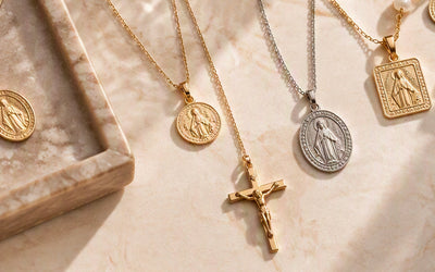 Joyería religiosa: guía para elegir dijes, escapularios, medallas y más