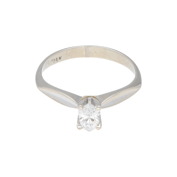 Anillo solitario con diamante en oro blanco 10 kilates.