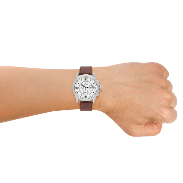 Reloj Bulova para caballero en acero inoxidable correa piel.