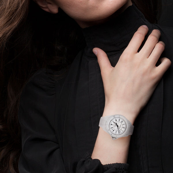 Reloj Chanel para dama/unisex modelo J12.