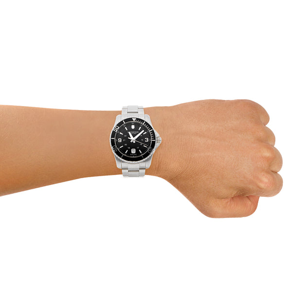 Reloj Victorinox Swiss Army para caballero en acero inoxidable.