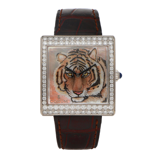 Reloj Corum para caballero/unisex modelo Buckingham Tigre caja en oro blanco 18 kilates.