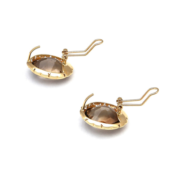 Juego de anillo y aretes calados con topacios ahumados en oro amarillo 14 kilates.