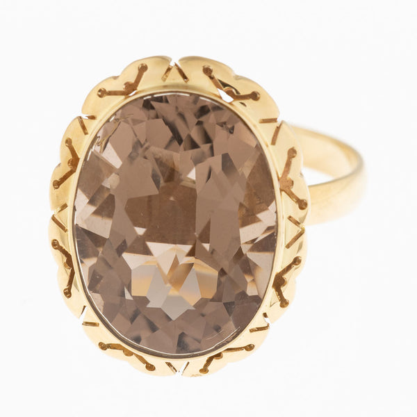 Juego de anillo y aretes calados con topacios ahumados en oro amarillo 14 kilates.