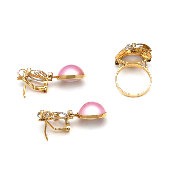 Juego de anillo y aretes diseño especial con circonias y medias perlas rosas en oro amarillo 14 kilates.