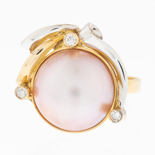 Juego de anillo y aretes diseño especial con circonias y medias perlas rosas en oro amarillo 14 kilates.
