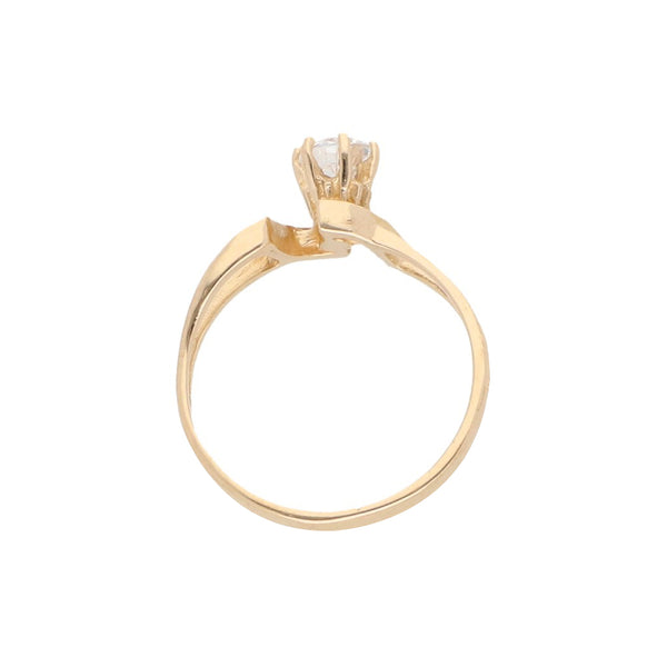 Anillo solitario con circonia en oro amarillo 14 kilates.