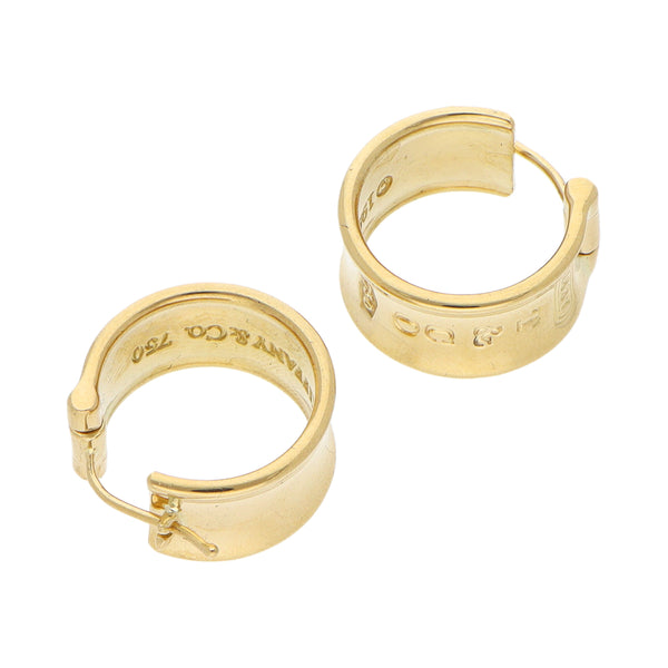 Arracadas diseño especial firma Tiffany & Co. en oro amarillo 18 kilates.