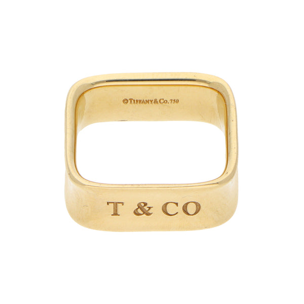 Argolla cuadrada firma Tiffany & Co. en oro amarillo 18 kilates.