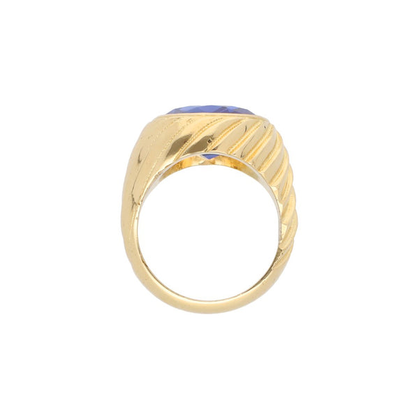 Anillo estilizado con sintético en oro amarillo 18 kilates.