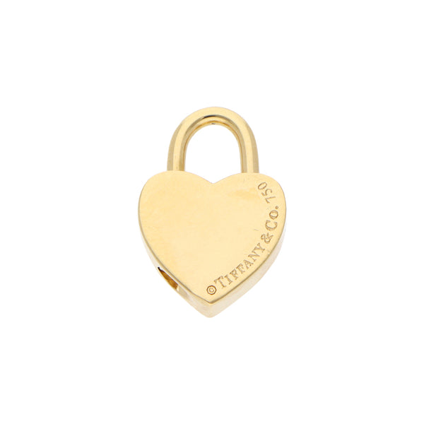 Dije diseño especial motivo candado de corazón firma Tiffany & Co. en oro amarillo 18 kilates.