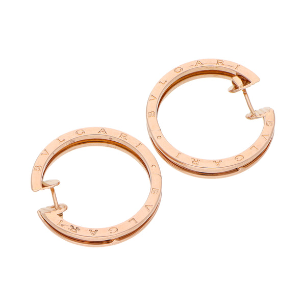 Arracadas articuladas firma Bvlgari en oro rosa 18 kilates.