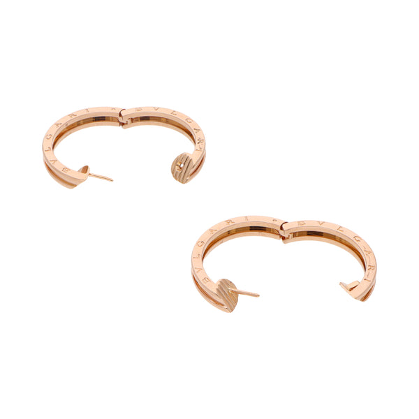Arracadas articuladas firma Bvlgari en oro rosa 18 kilates.