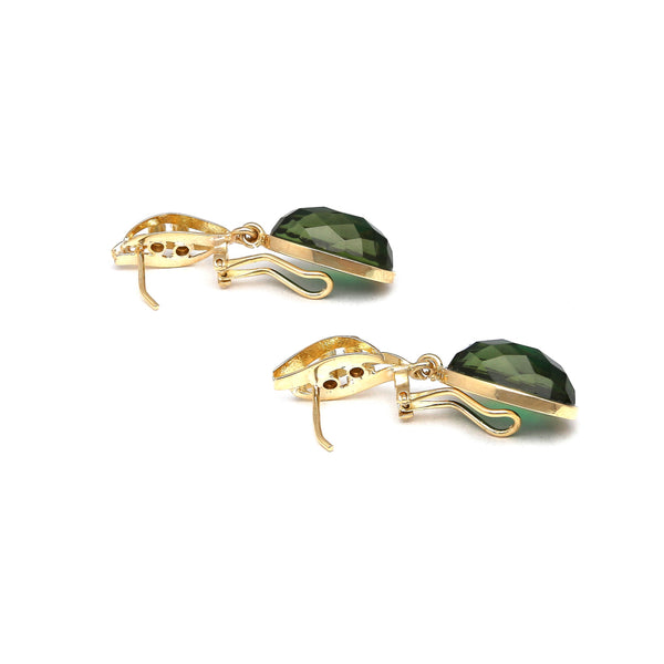 Aretes estilizados con cuarzos verdes y circonias en oro amarillo 14 kilates.