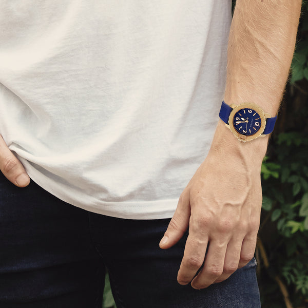 Reloj Nautica para caballero caja en acero chapa correa silicona.