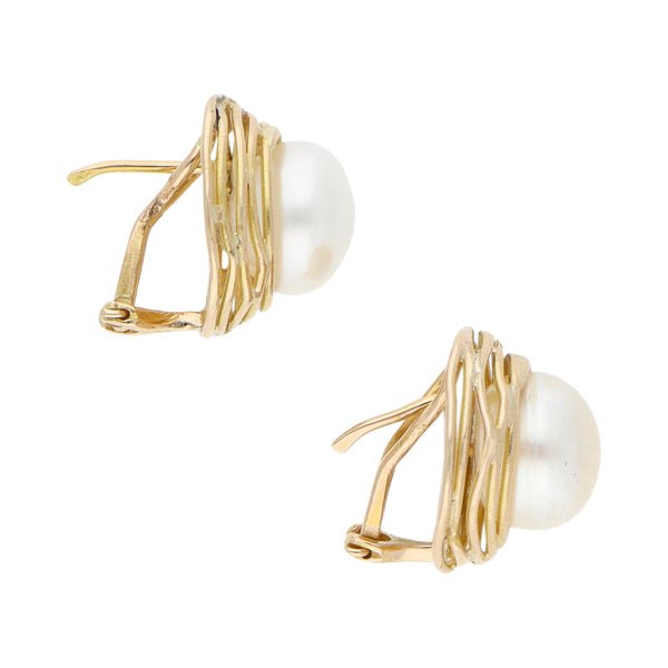 Aretes calados con perlas en oro amarillo 14 kilates.