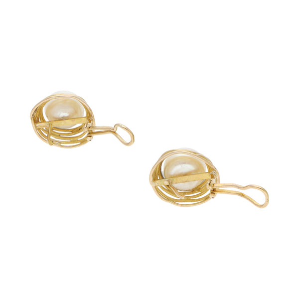 Aretes calados con perlas en oro amarillo 14 kilates.