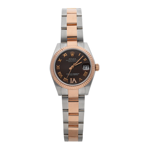 Reloj Rolex para dama modelo Oyster Perpetual Date Just vistas en oro rosa de 18 kilates.