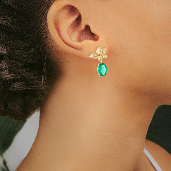Aretes articulados motivo hojas con obsidianas verdes y circonias en oro amarillo 14 kilates.