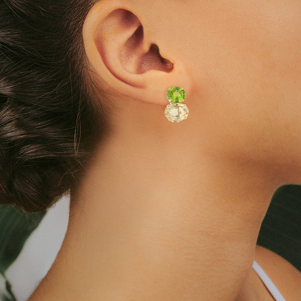Aretes estilizados con citrinos y peridotos en oro amarillo 14 kilates.