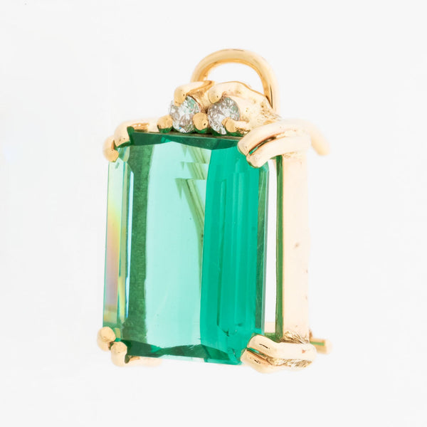 Aretes diseño especial con diamantes y obsidianas verdes en oro amarillo 14 kilates.
