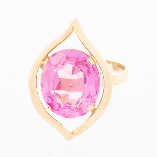 Juego de anillo y aretes estilizados con amatistas rosa de francia en oro amarillo 14 kilates.