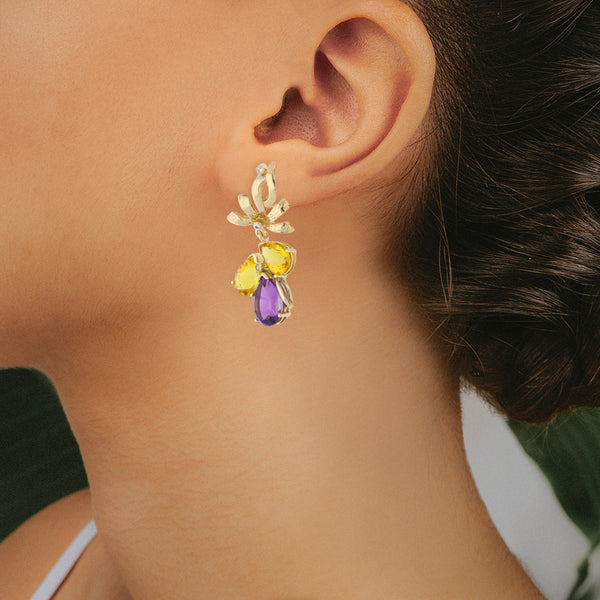 Aretes estilizados con amatista, citrinos y circonias en oro amarillo 14 kilates.