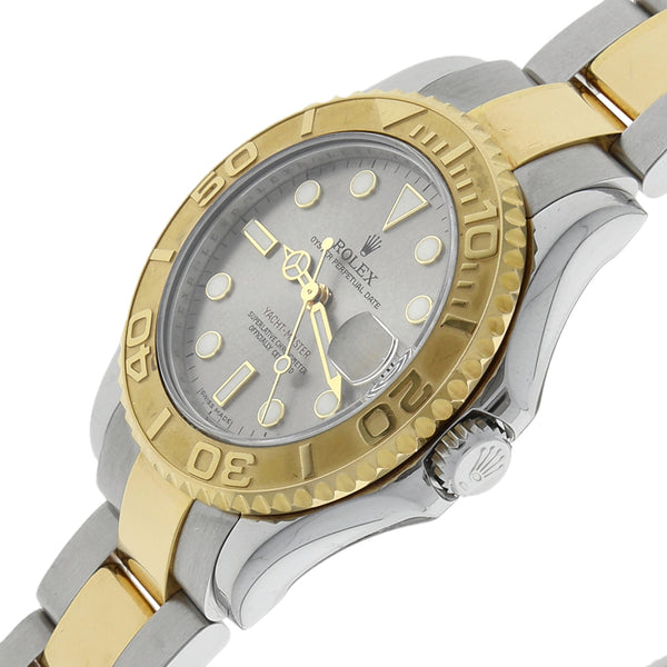 Reloj Rolex para dama modelo Oyster Perpetual Date Yacht Master vistas en oro amarillo 18 kilates.