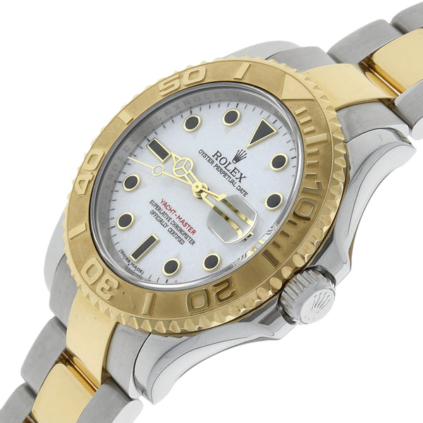 Reloj Rolex para caballero modelo Oyster Perpetual Date Yacht-Master vistas en oro amarillo 18 kilates.