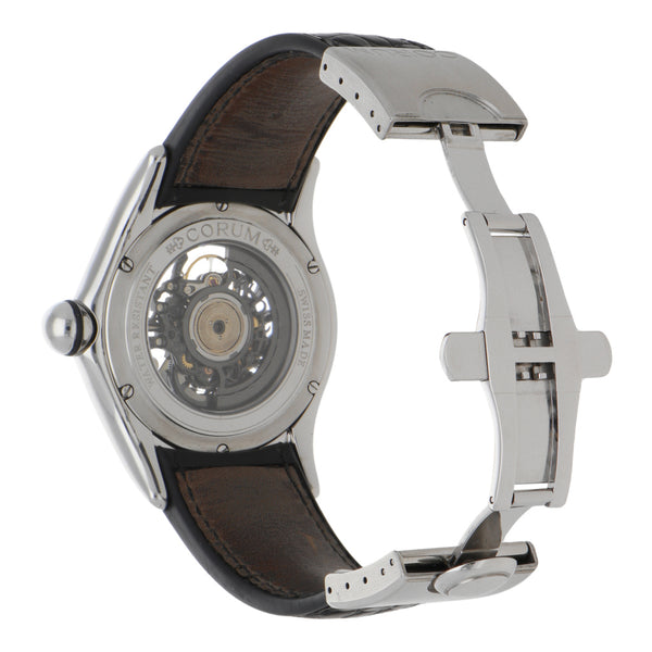 Reloj Corum para caballero modelo Bubble Skeleton.