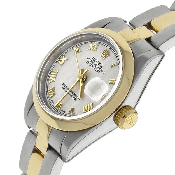 Reloj Rolex para dama modelo Oyster Perpetual DateJust vistas en oro amarillo 18 kilates.