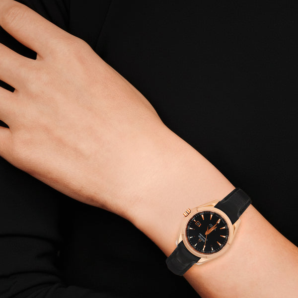 Reloj Omega para dama modelo Seamaster Aqua Terra caja en oro rosa 18 kilates.