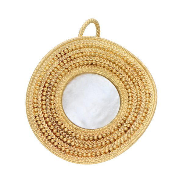 Dije diseño especial con madre perla firma Carrera y Carrera en oro amarillo 18 kilates.