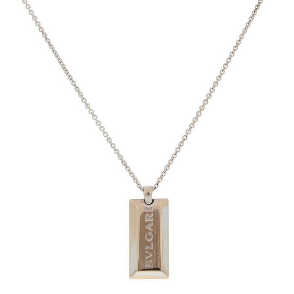 Gargantilla eslabón cruzado con dije y diamante firma Bvlgari en oro blanco 18 kiltes.