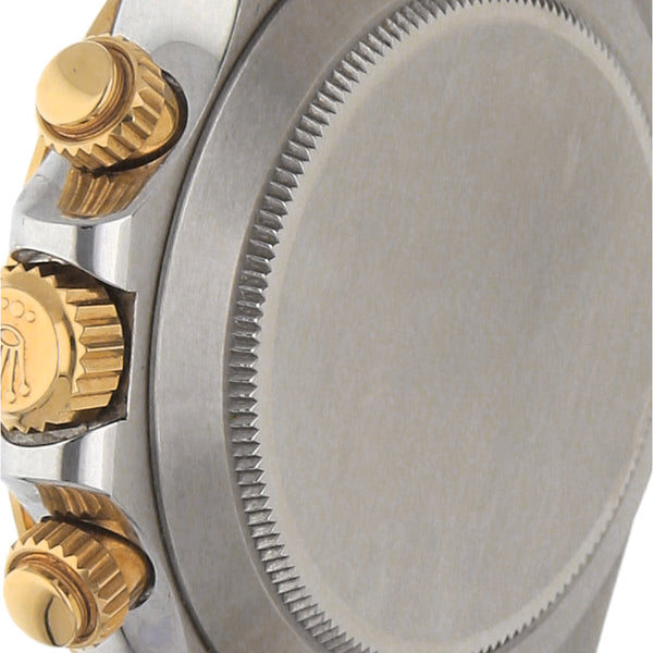 Reloj Rolex para caballero modelo Oyster Perpetual Cosmograph Daytona vistas en oro amarillo 18 kilates.