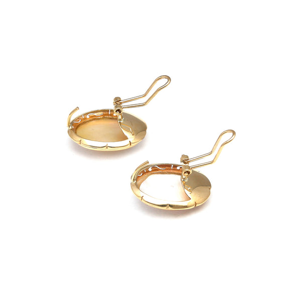 Juego de anillo y aretes calados con perlas osmeñas en oro amarillo 14 kilates.