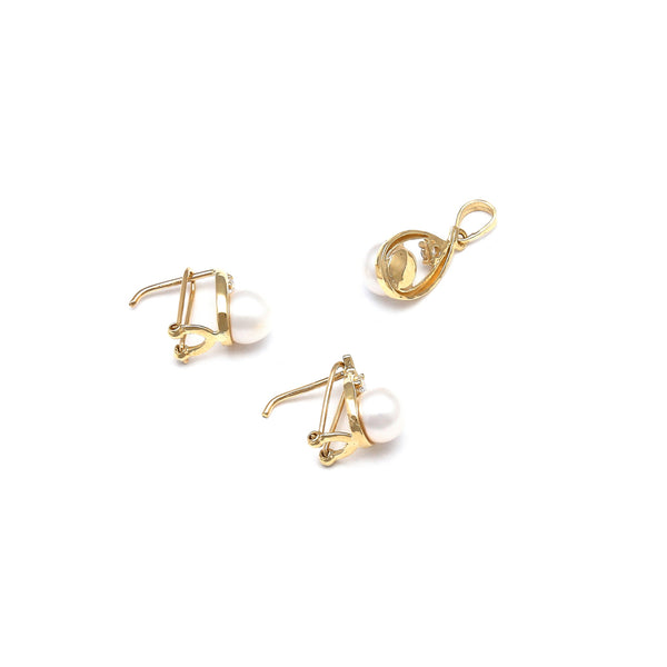 Juego de dije y aretes diseño especial con cuarzos y perlas en oro amarillo 14 kilates.