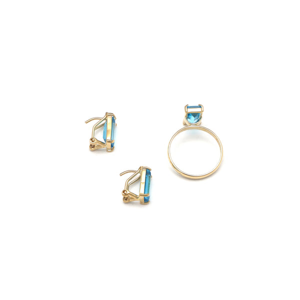 Juego de anillo y aretes lisos con topacios London blue en oro amarillo 14 kilates.