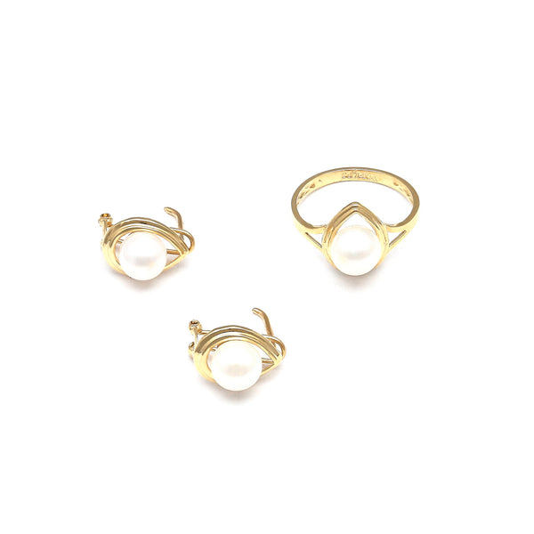 Juego de anillo y aretes diseño especial con perlas en oro amarillo 14 kilates.