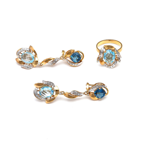 Juego de anillo y aretes estilizados con colgantes, diamantes y topacios London blue en oro amarillo 14 kilates.