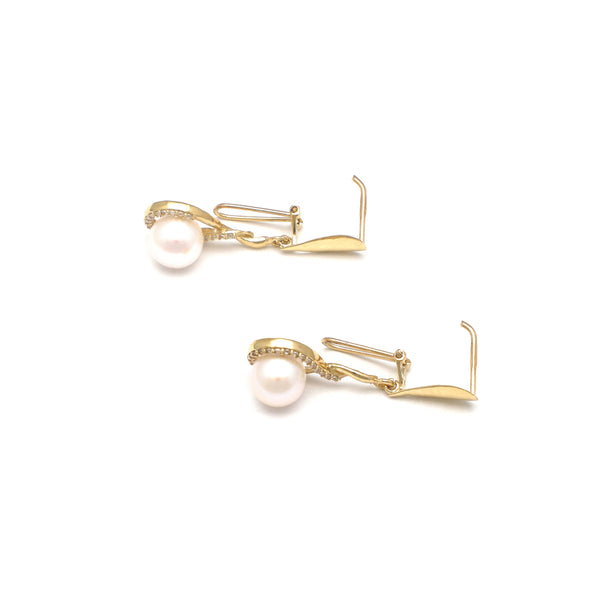 Aretes diseño especial con perlas y circonias en oro amarillo 14 kilates.