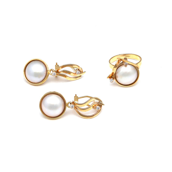 Juego de anillo y aretes diseño especial con perlas y circonias en oro amarillo 14 kilates.