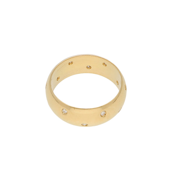 Argolla diseño especial con diamantes en oro amarillo 18 kilates.
