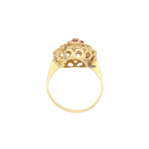 Anillo calado con sintéticos en oro amarillo 18 kilates.