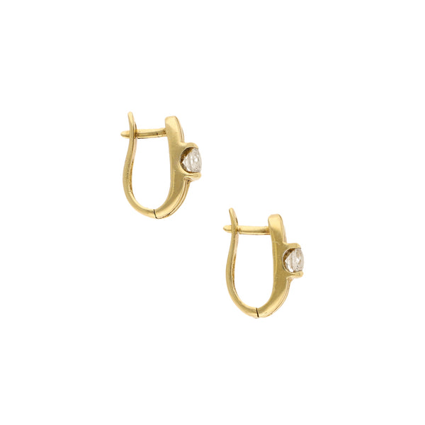 Aretes estilizados con circonias en oro amarillo 14 kilates.