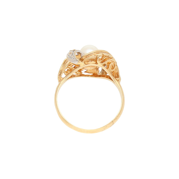 Anillo diseño especial con perla y circonias en oro amarillo 18 kilates.