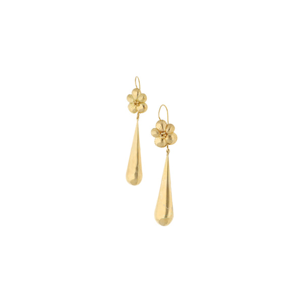 Aretes huecos motivo floral en oro amarillo 18 kilates.