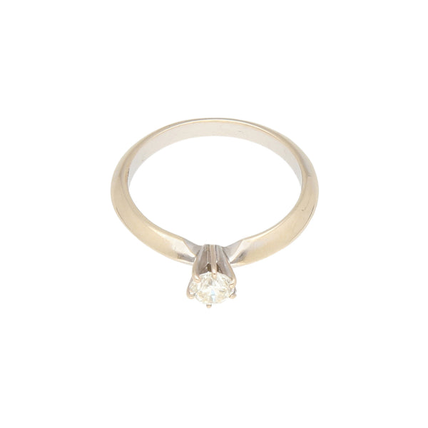 Anillo solitario con diamante en oro blanco 14 kilates.