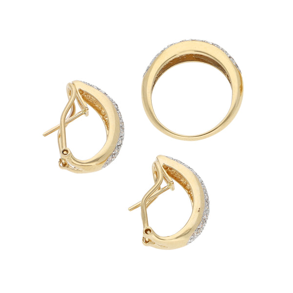 Juego de anillo y aretes diseño especial con diamantes en oro amarillo 14 kilates.