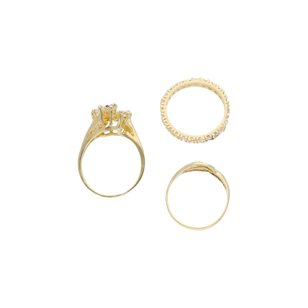 Tres anillos diseño especial con sintéticos en oro amarillo 14 kilates.